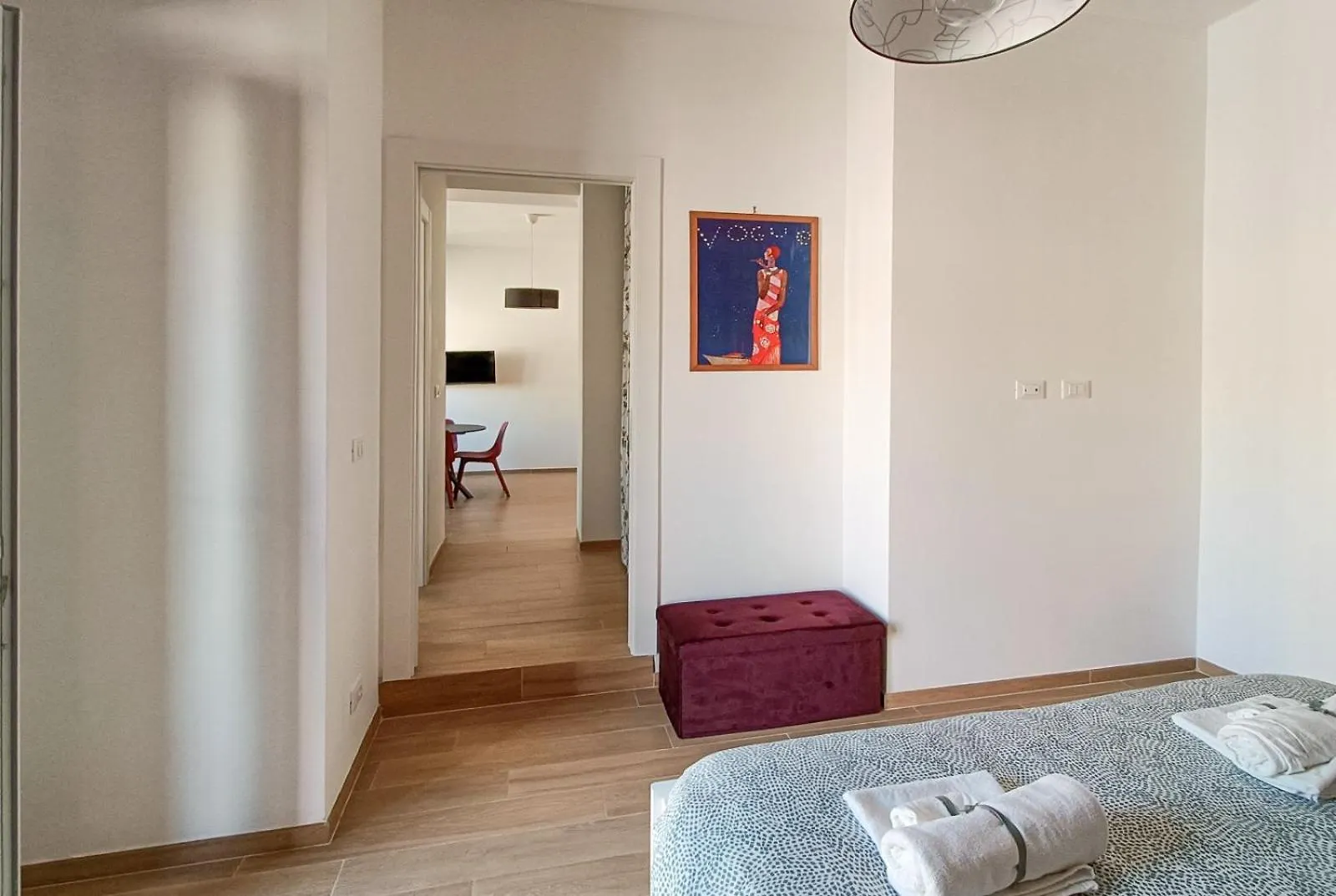 Little Red Apartment Rom
